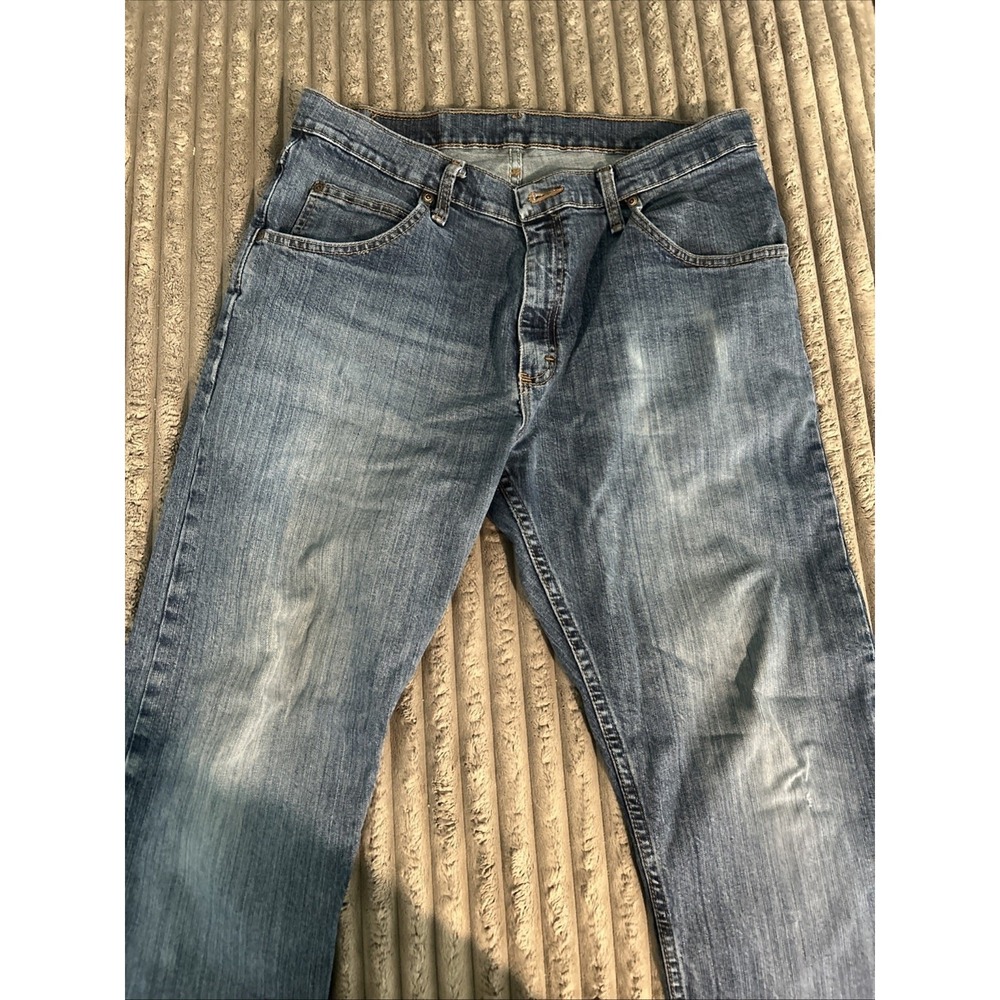 Wrangler Mens Regular Fit Medium Wash Jeans Flex 33x30 Blue Straight Leg